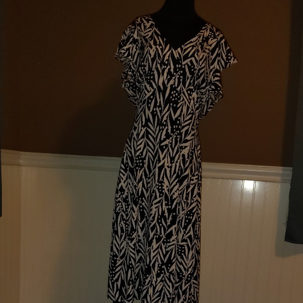 Flattering Midi Dress (12) - Picture 5 of 7
